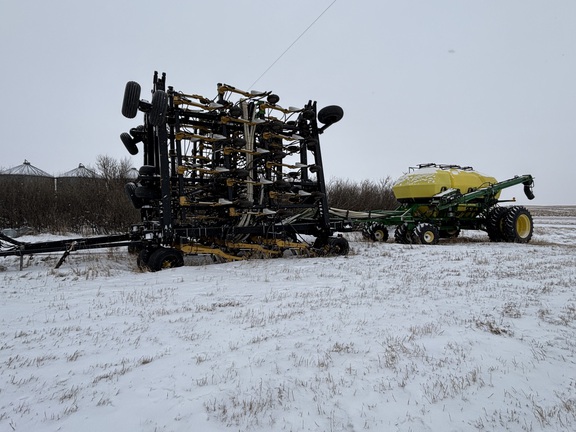 2012 Seed Master 7012 W/JD 1910 Air Seeder