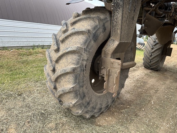 2014 New Holland SP.333F Sprayer/High Clearance