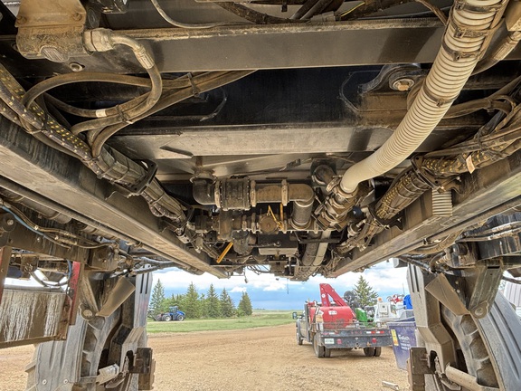 2014 New Holland SP.333F Sprayer/High Clearance