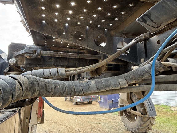 2014 New Holland SP.333F Sprayer/High Clearance