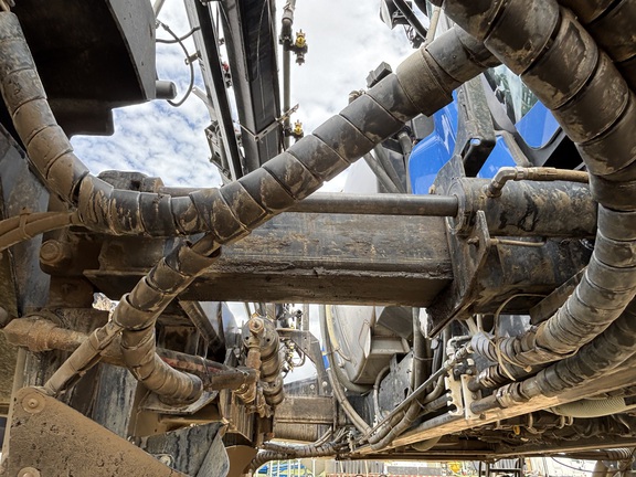 2014 New Holland SP.333F Sprayer/High Clearance