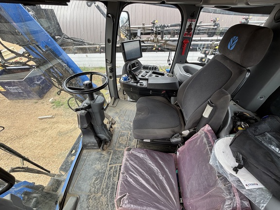2014 New Holland SP.333F Sprayer/High Clearance