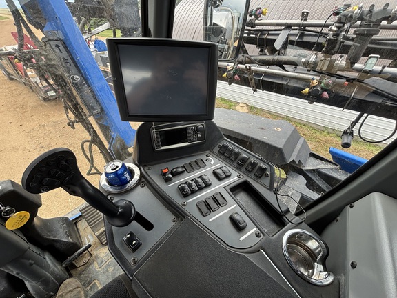 2014 New Holland SP.333F Sprayer/High Clearance