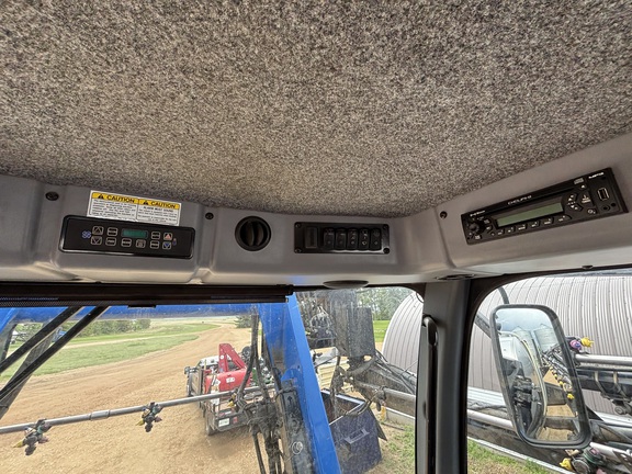 2014 New Holland SP.333F Sprayer/High Clearance