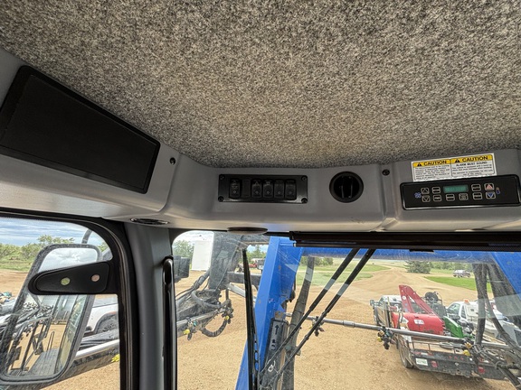 2014 New Holland SP.333F Sprayer/High Clearance