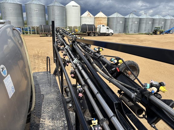 2014 New Holland SP.333F Sprayer/High Clearance