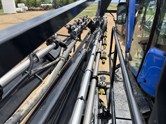 2014 New Holland SP.333F Sprayer/High Clearance