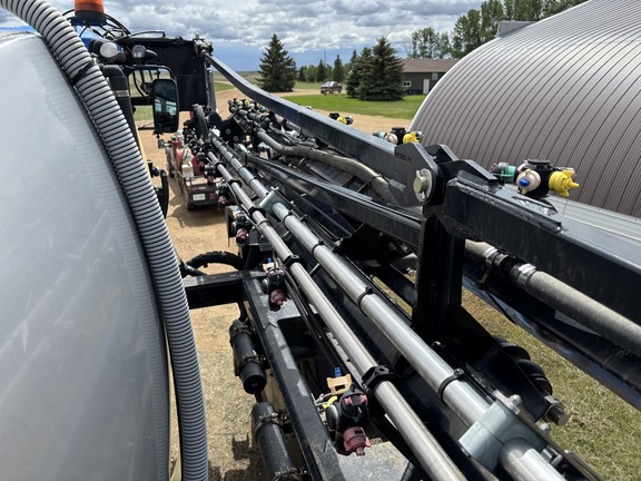 2014 New Holland SP.333F Sprayer/High Clearance