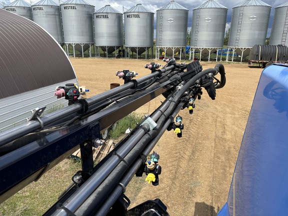2014 New Holland SP.333F Sprayer/High Clearance