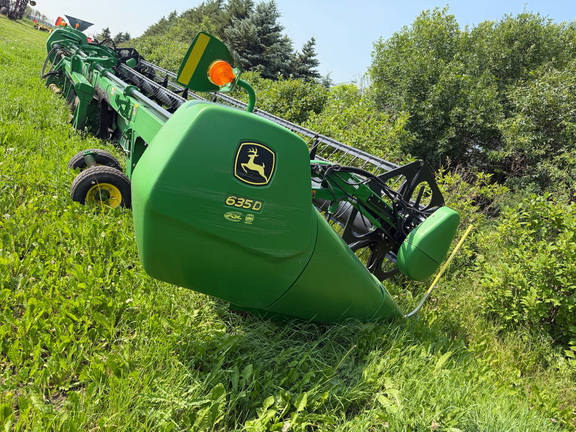 2011 John Deere 635D Header Combine
