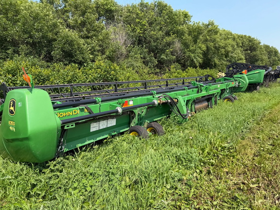 2011 John Deere 635D Header Combine