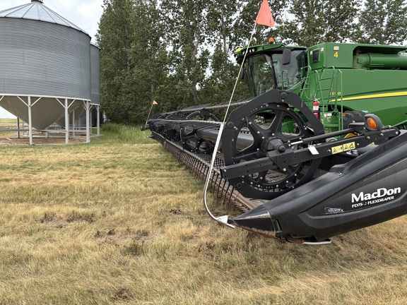 2015 MacDon FD75-45 Header Combine