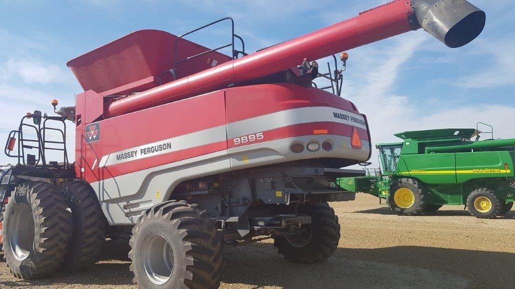 2009 Massey Ferguson 9895 Combine