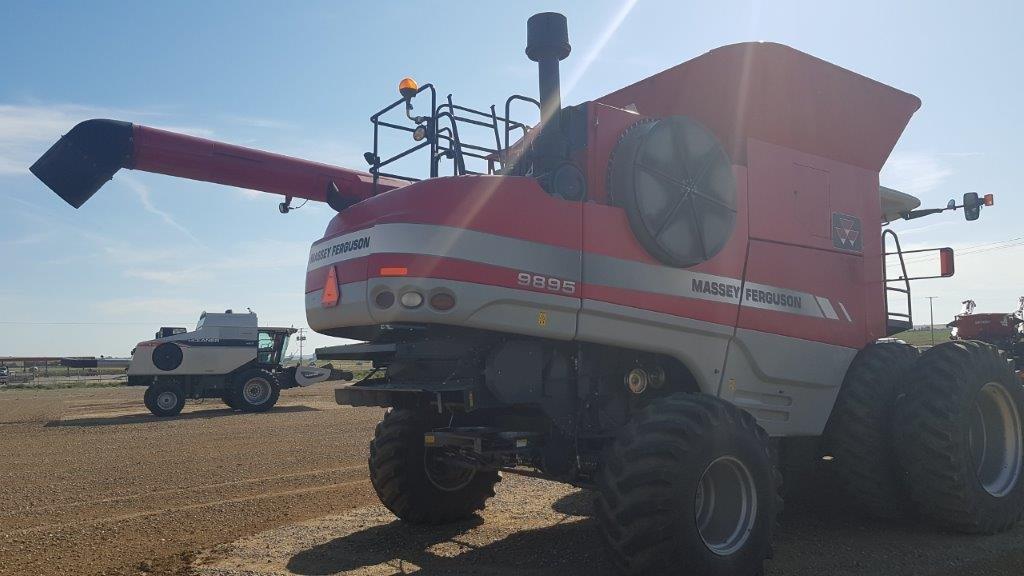 2009 Massey Ferguson 9895 Combine