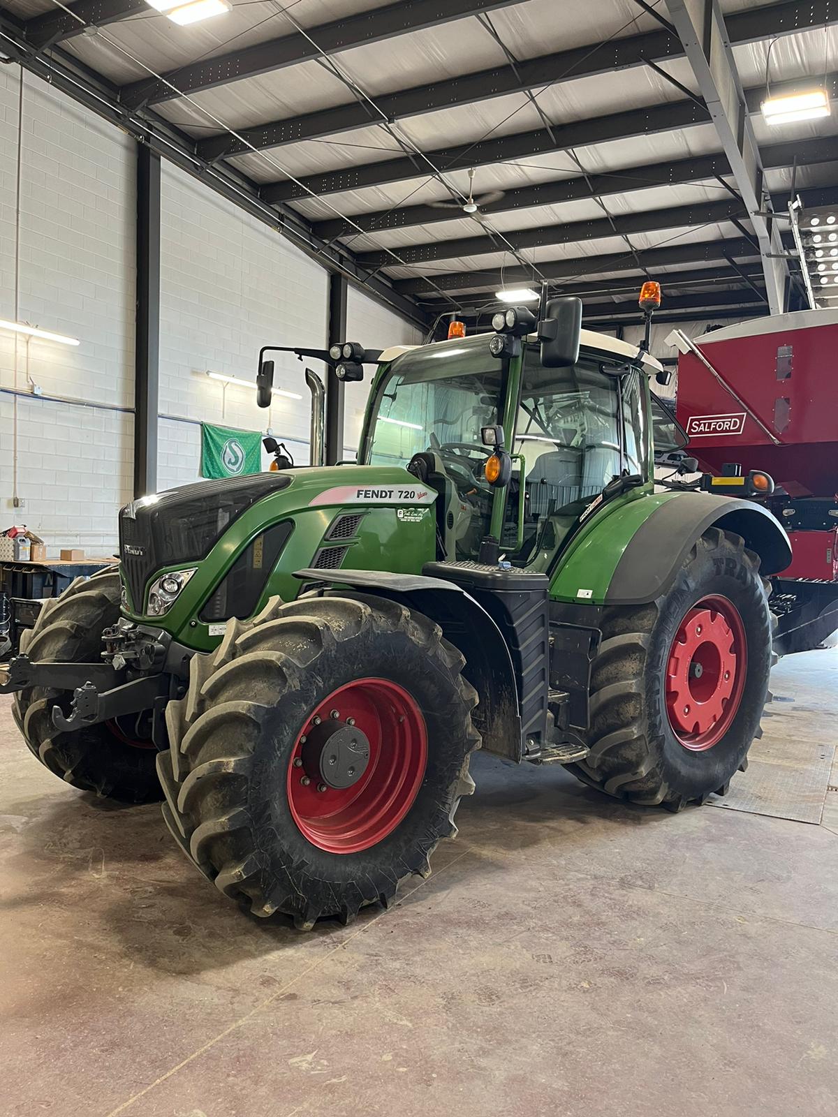 2017 Fendt 720S4 Tractor