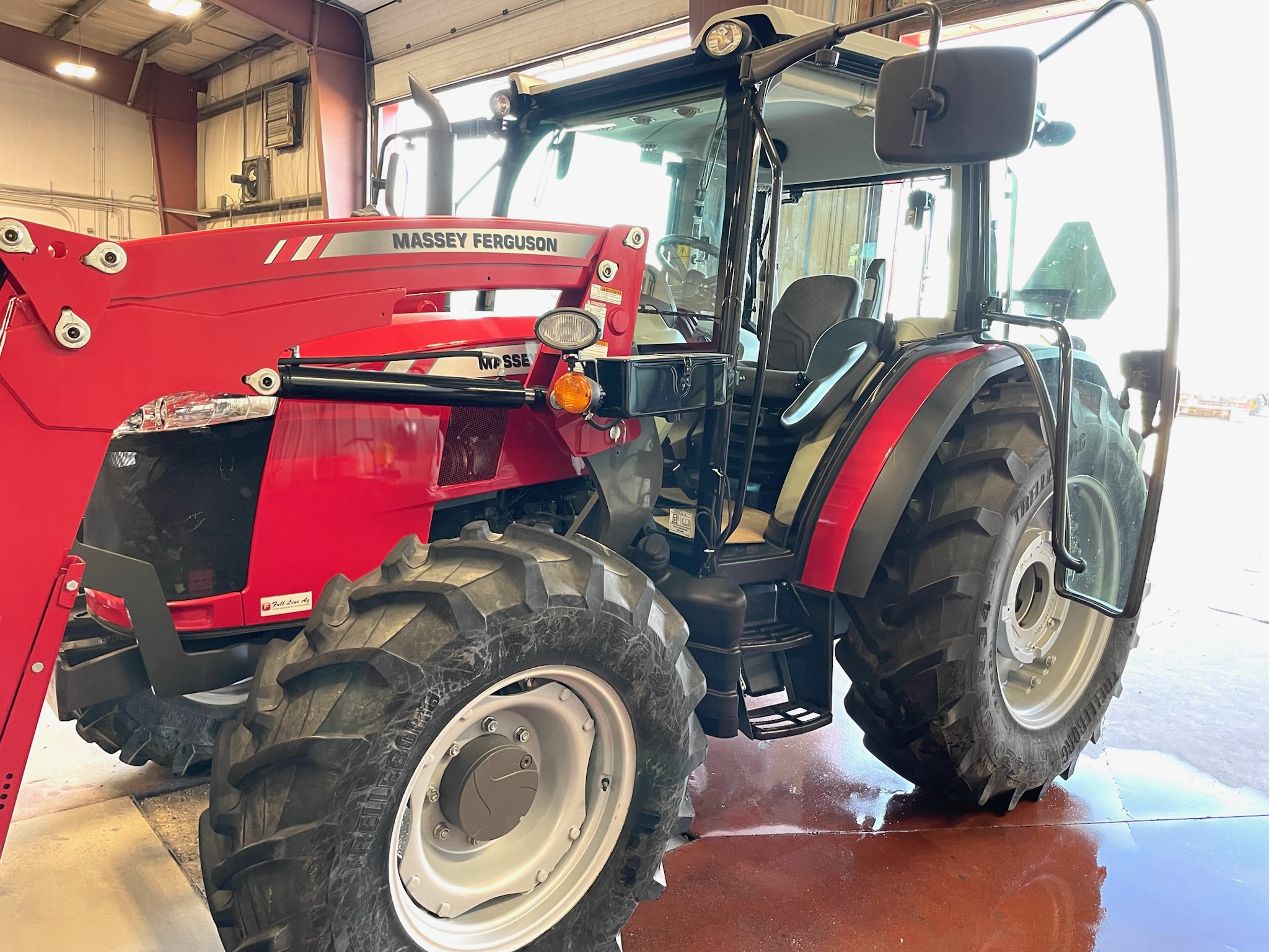 2018 Massey Ferguson 4710 Tractor
