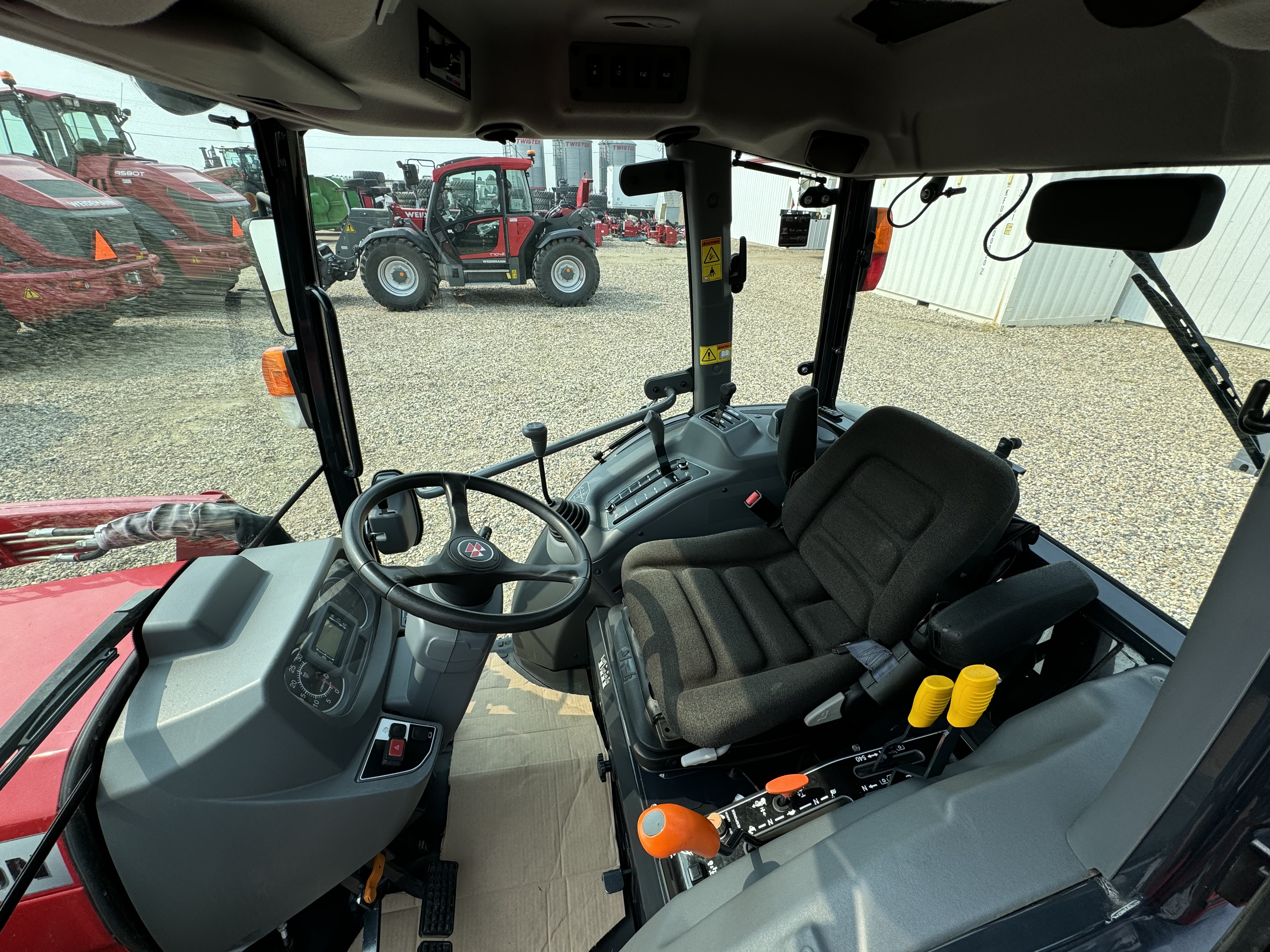 2014 Massey Ferguson 1736 Tractor