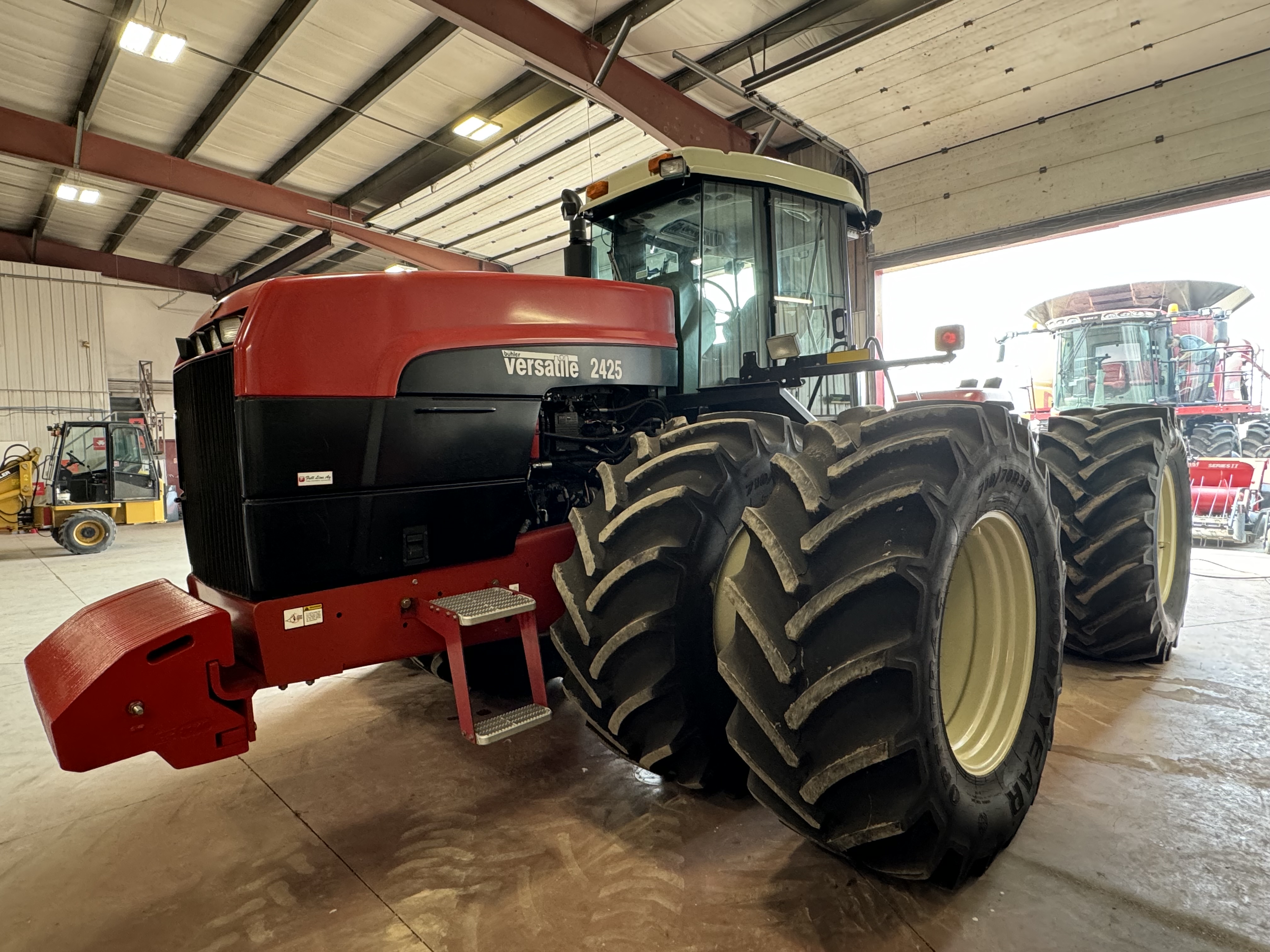 2005 Versatile 2425 Tractor 4WD