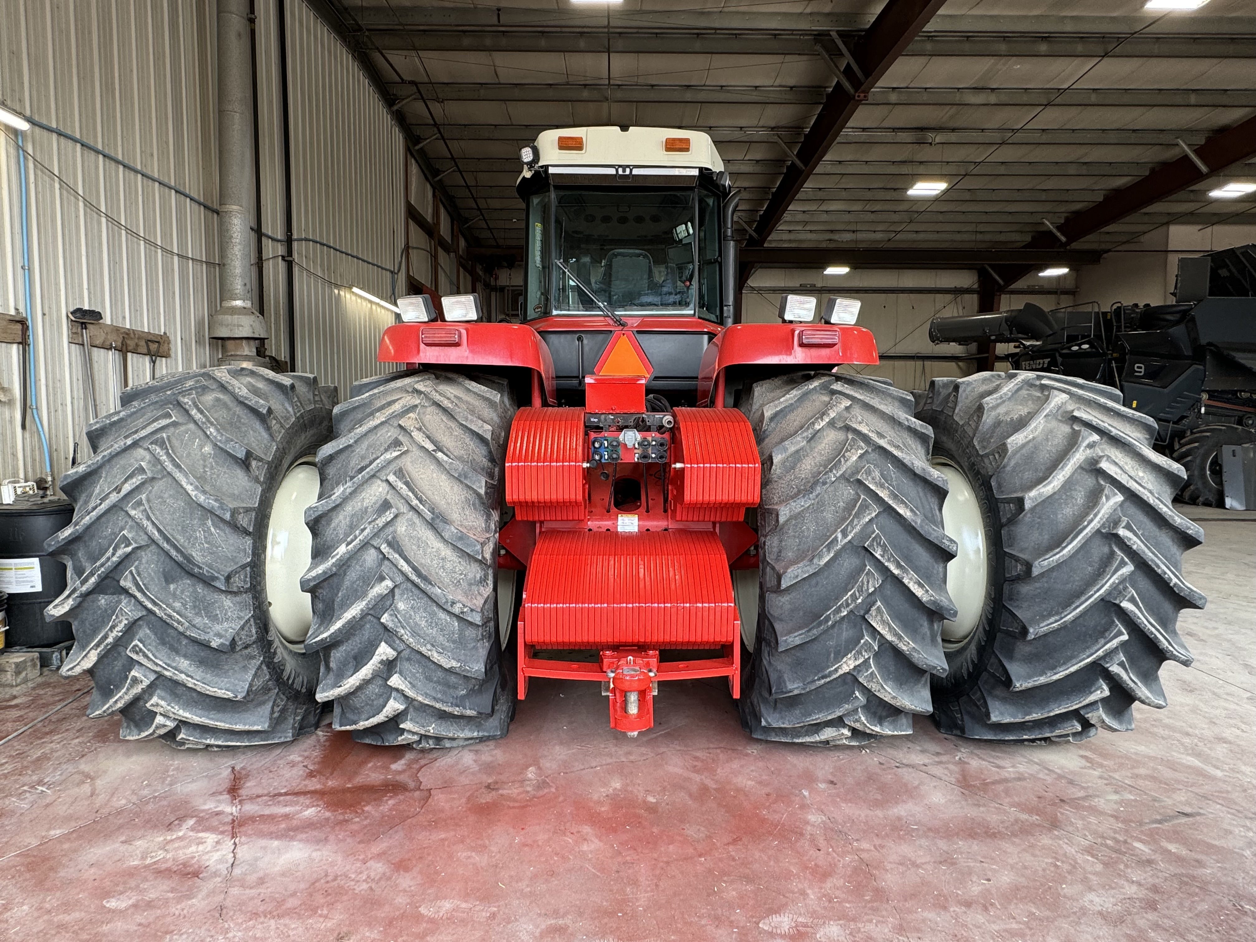 2005 Versatile 2425 Tractor 4WD