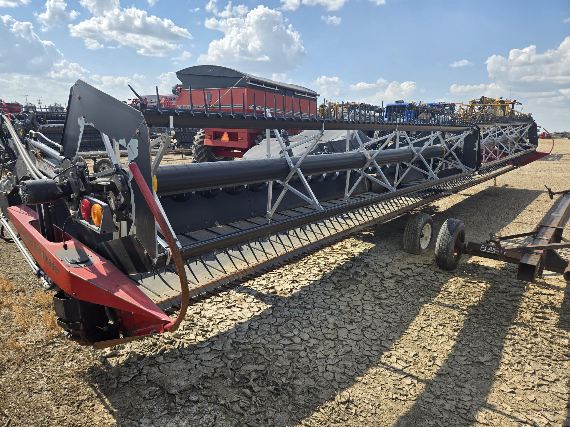 2011 Honey Bee SP42 Header Combine