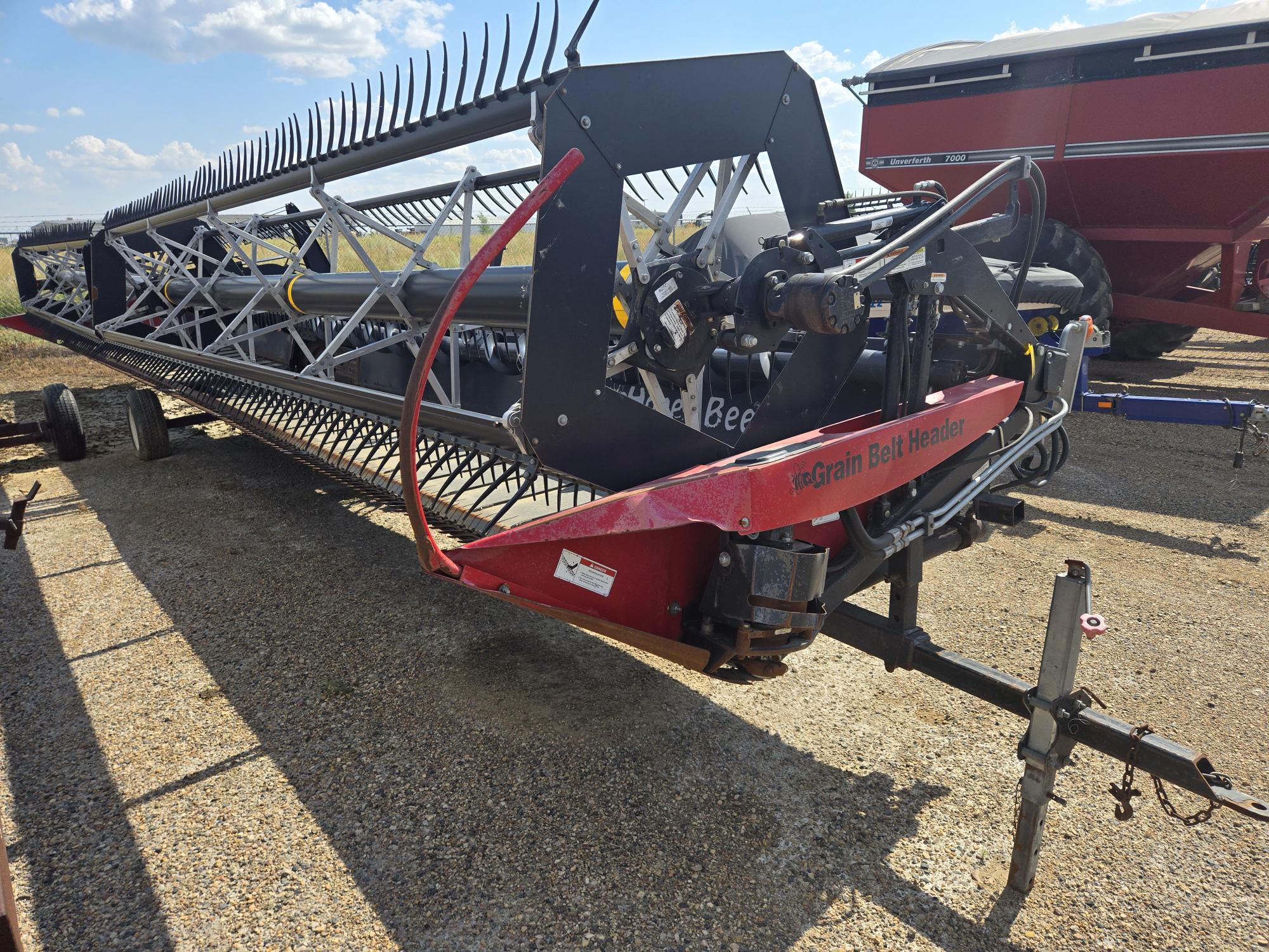 2011 Honey Bee SP42 Header Combine