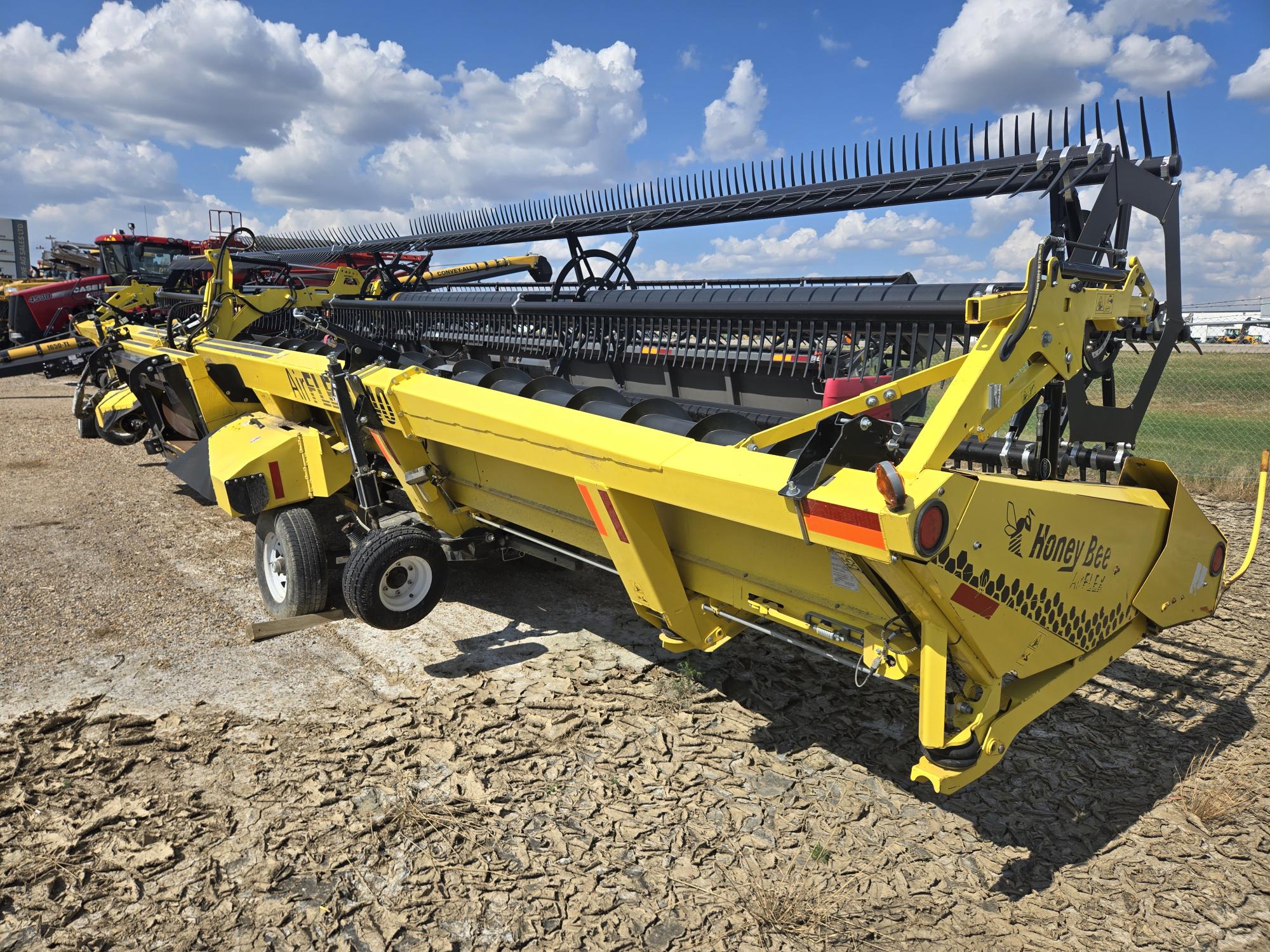 2015 Honey Bee 240 AirFlex Header Combine