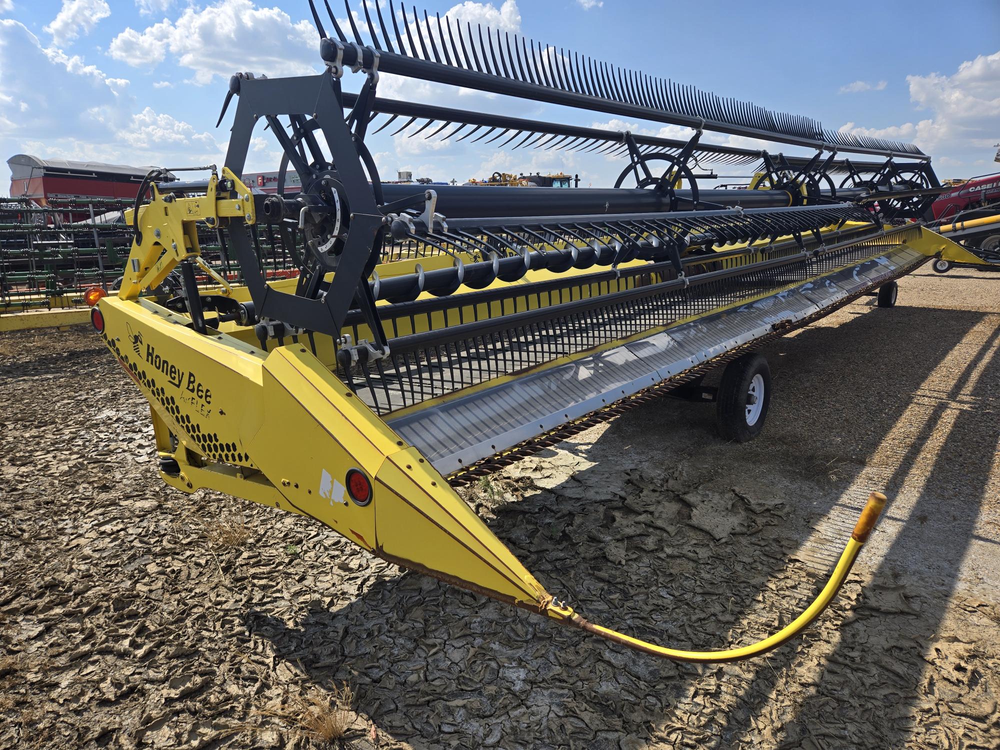 2015 Honey Bee 240 AirFlex Header Combine