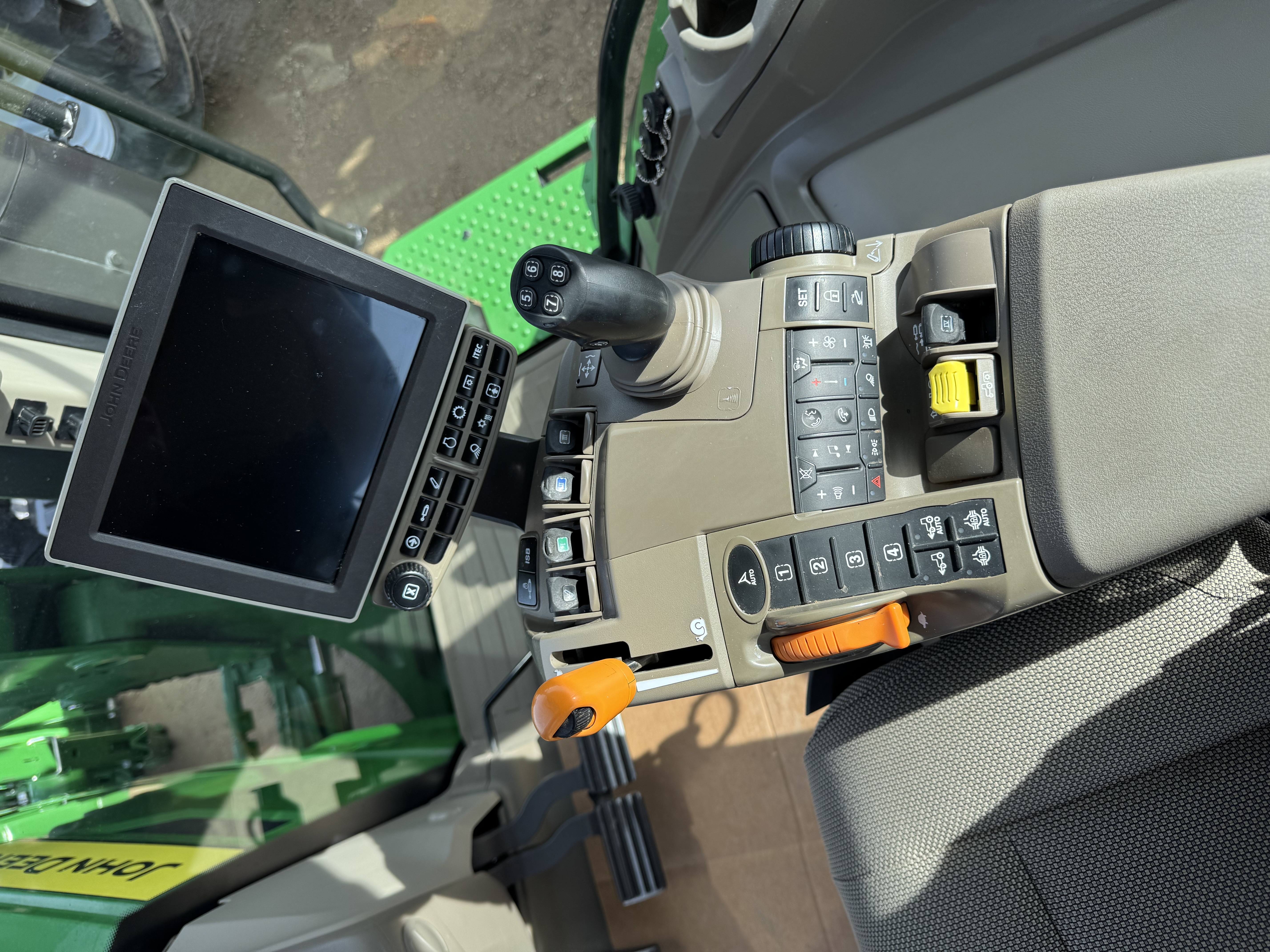 2021 John Deere 7R 210 Tractor