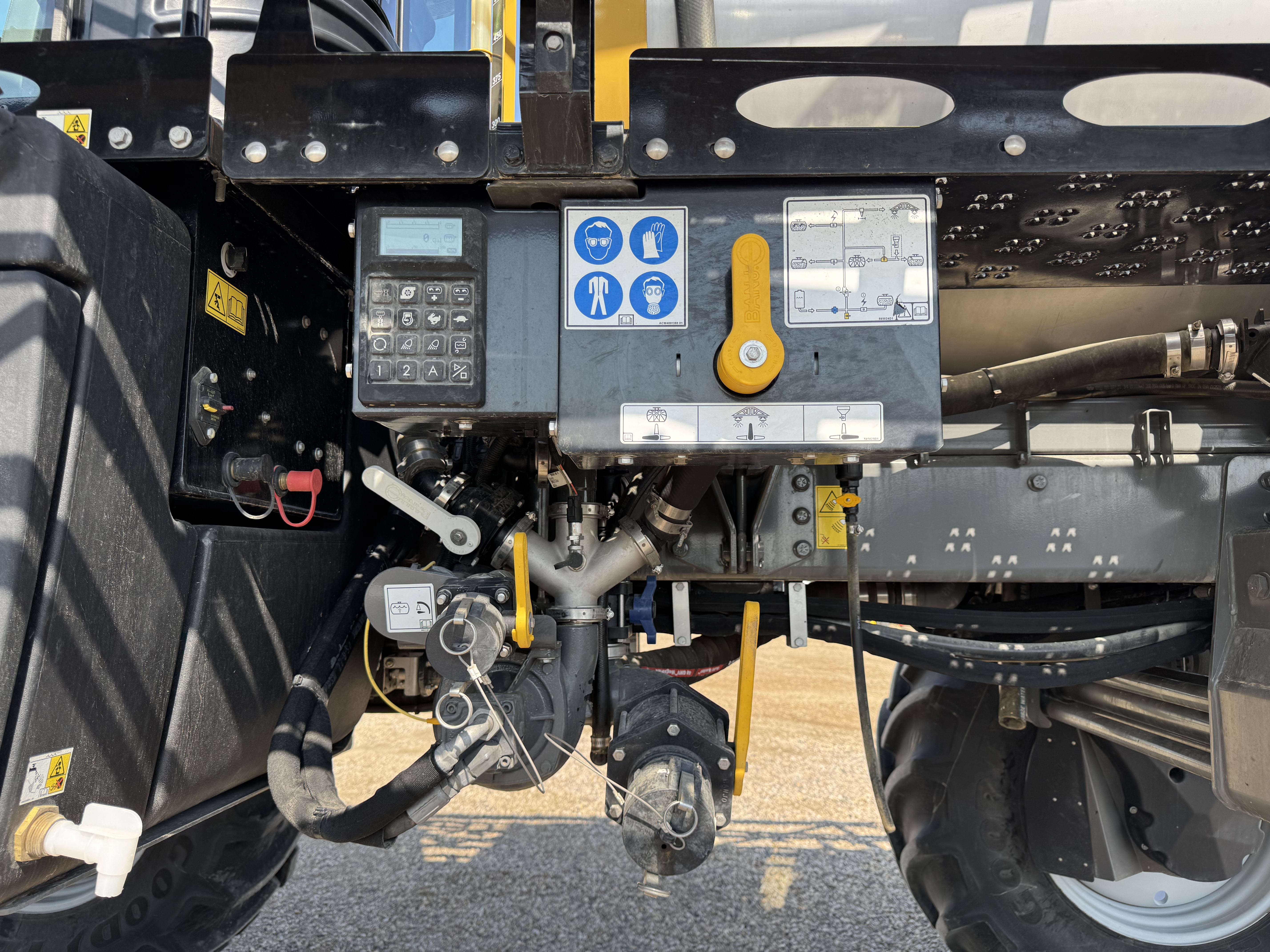 2022 RoGator RG1100C Sprayer/High Clearance