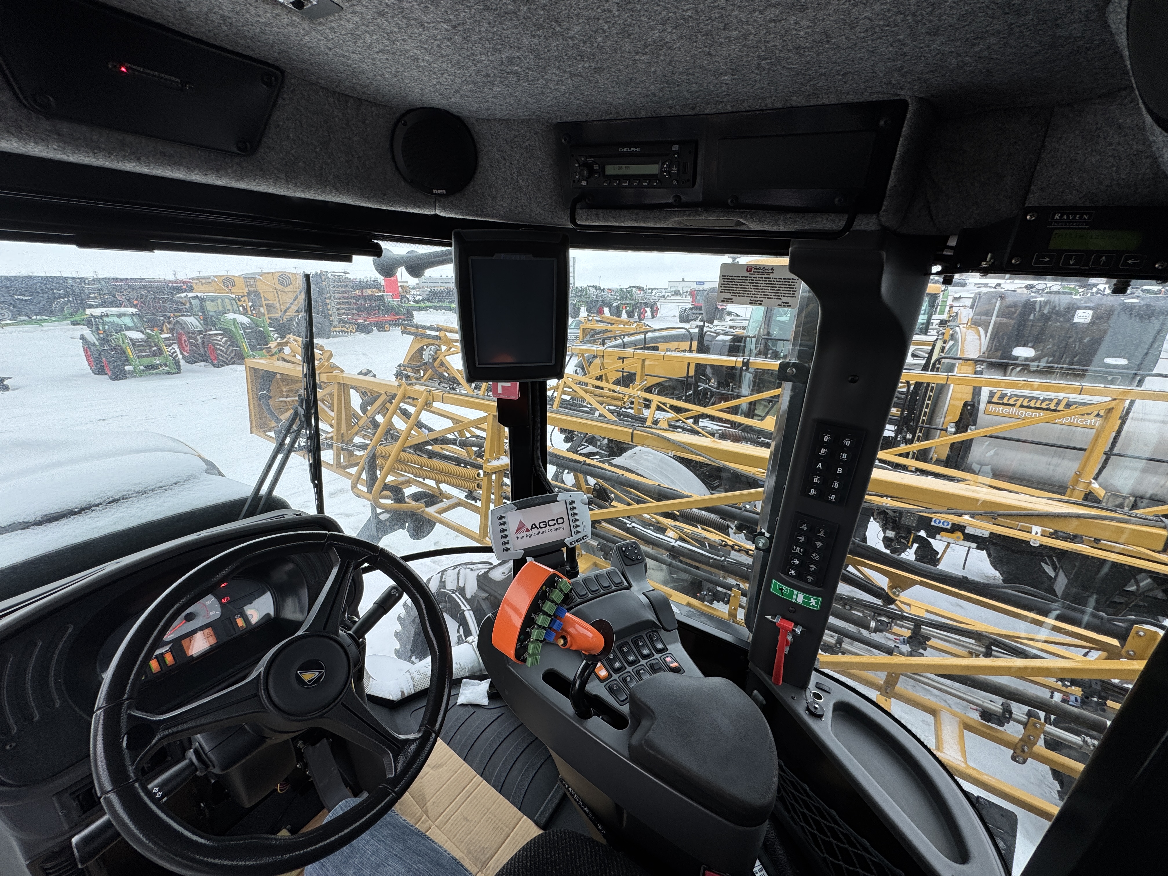 2012 RoGator RG1100B Sprayer/High Clearance