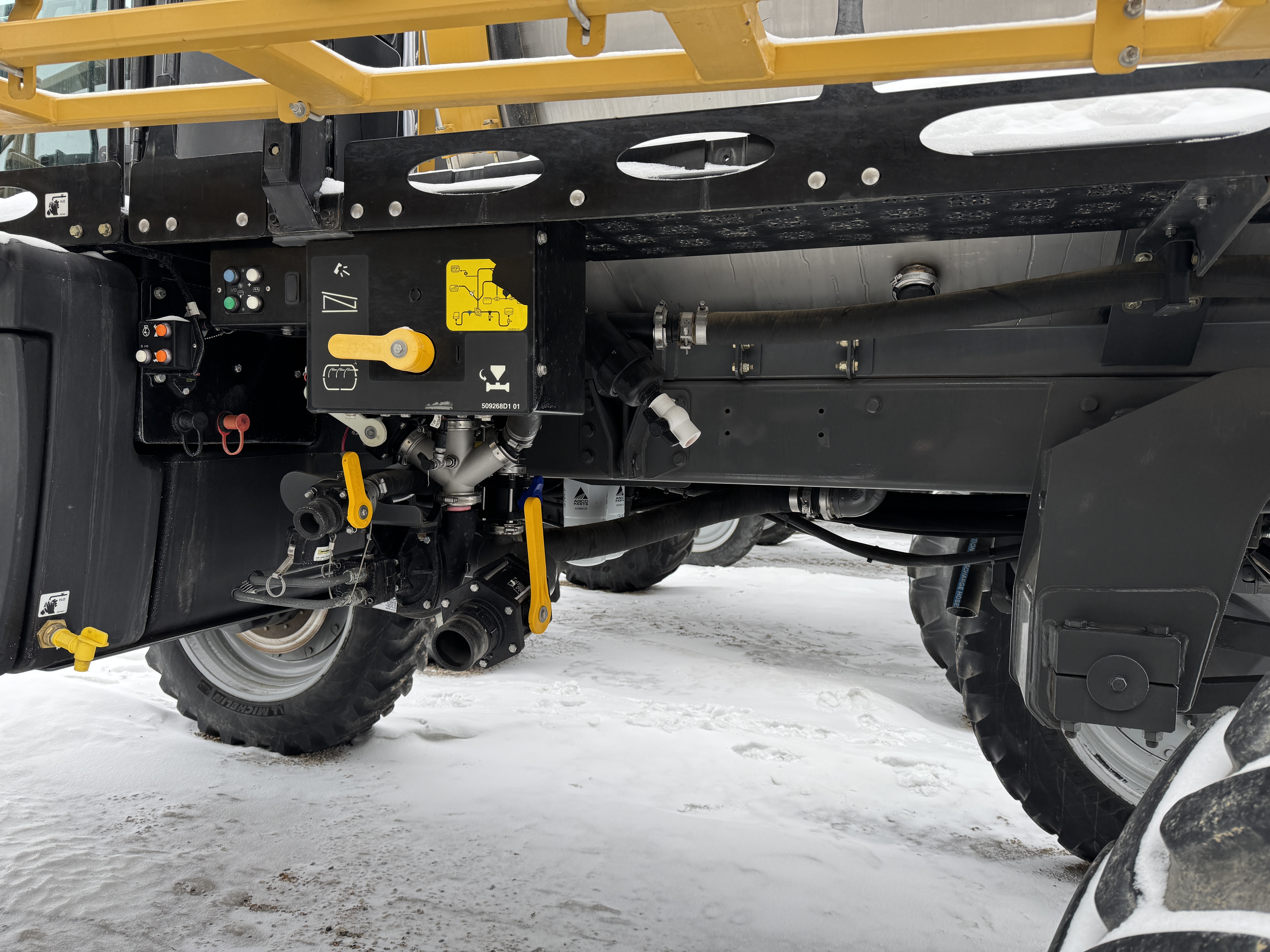 2012 RoGator RG1100B Sprayer/High Clearance