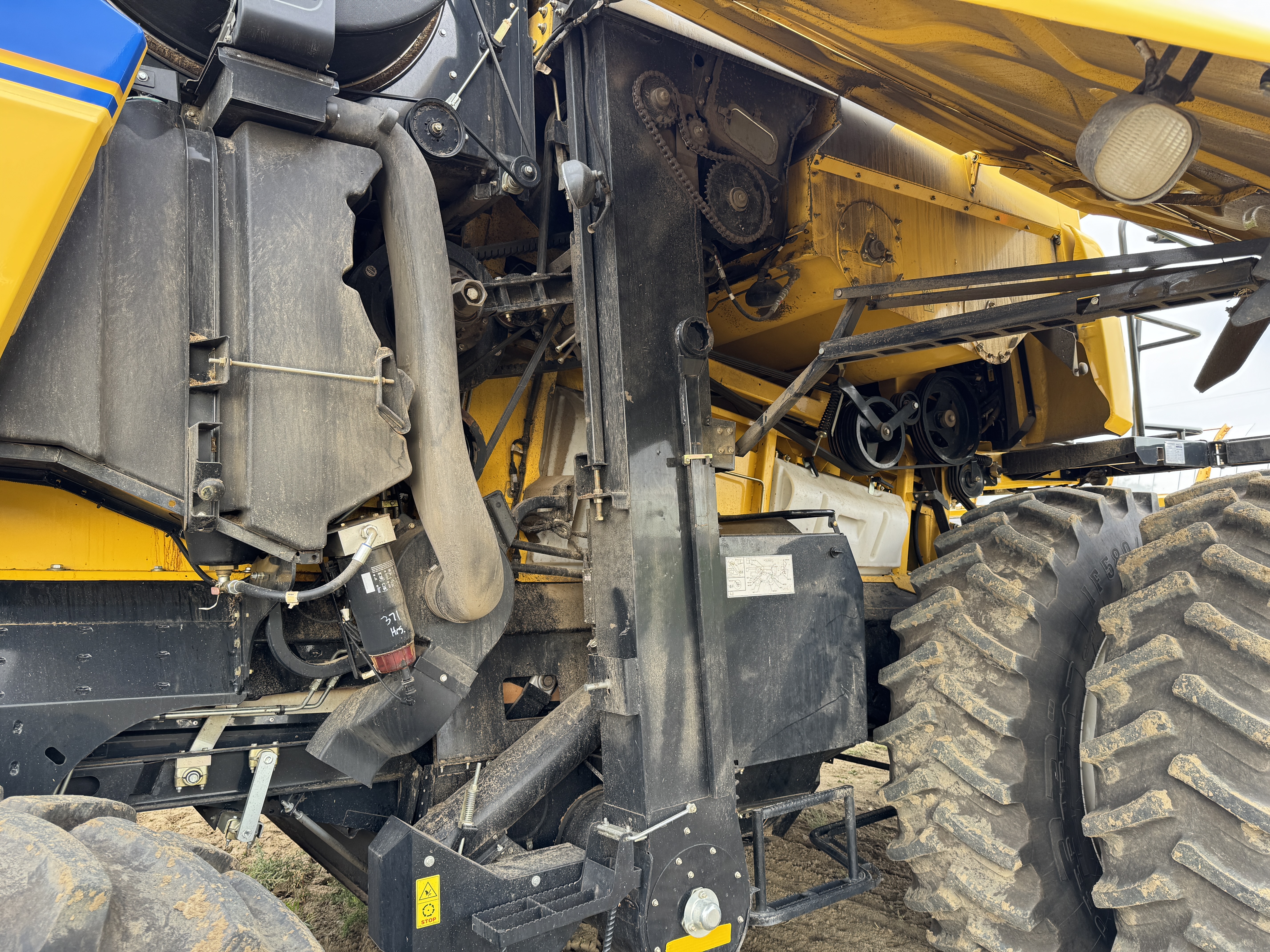 2018 New Holland CR8.90 Combine