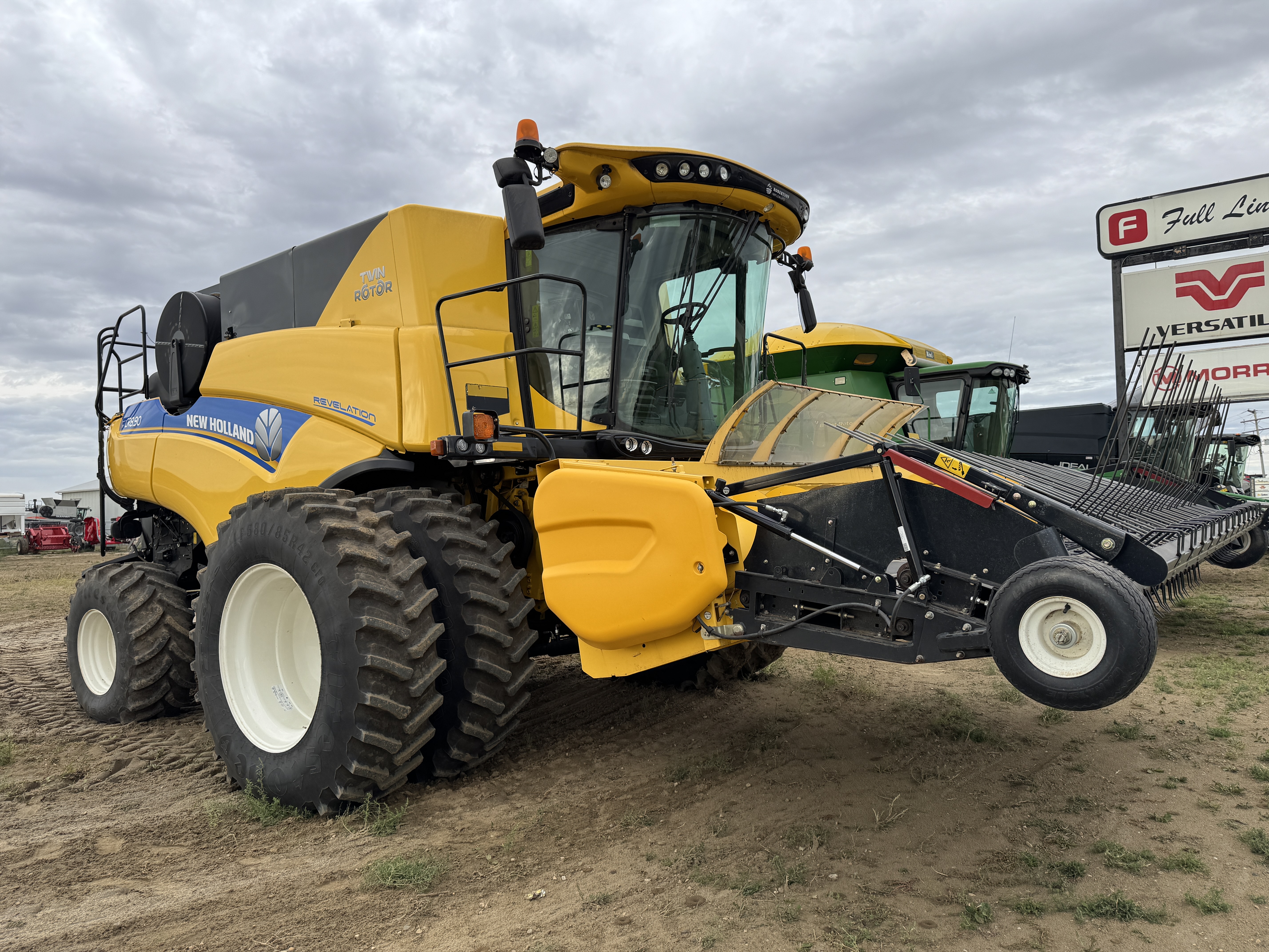 2018 New Holland CR8.90 Combine