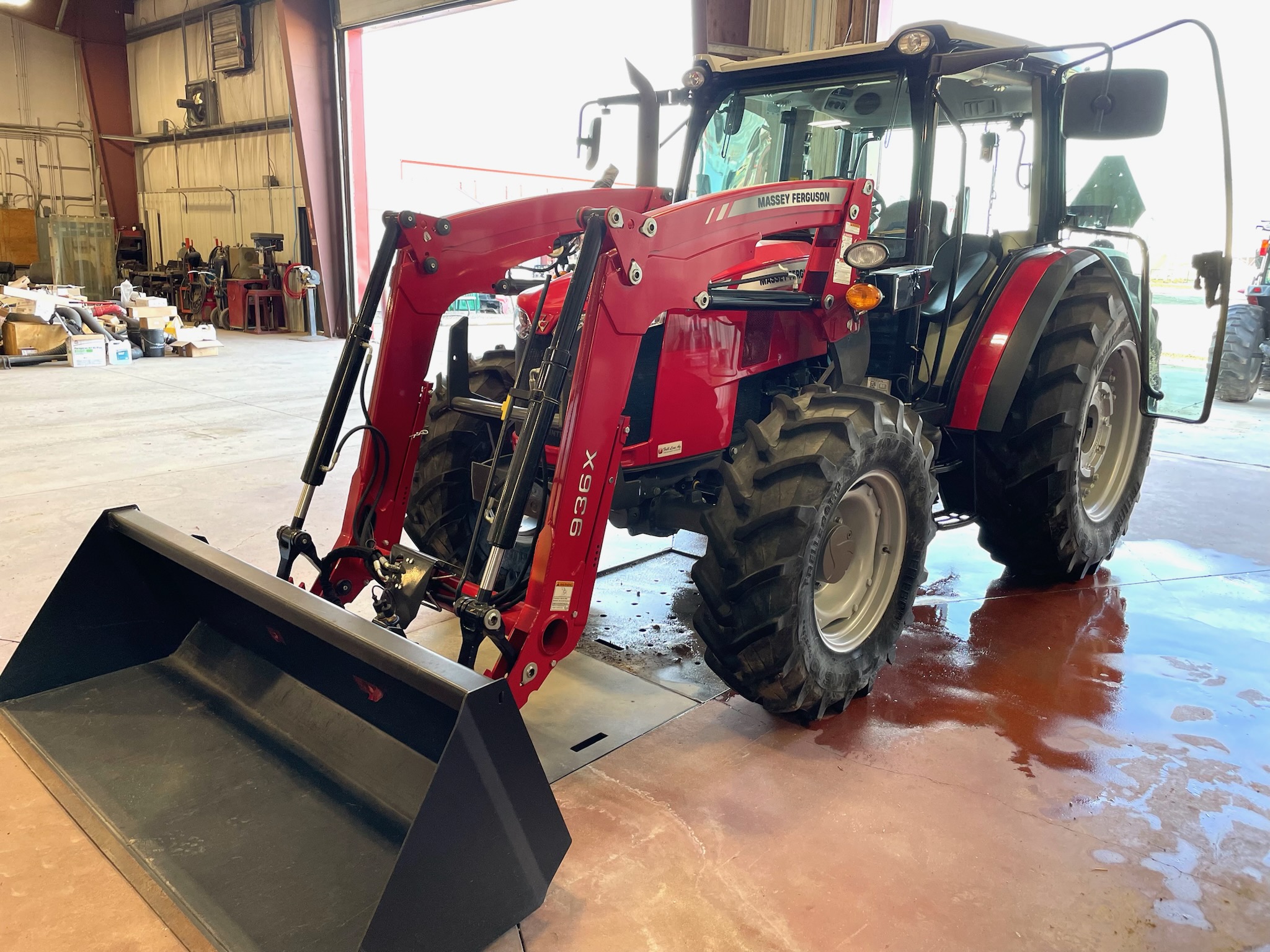 2018 Massey Ferguson 4710 Tractor