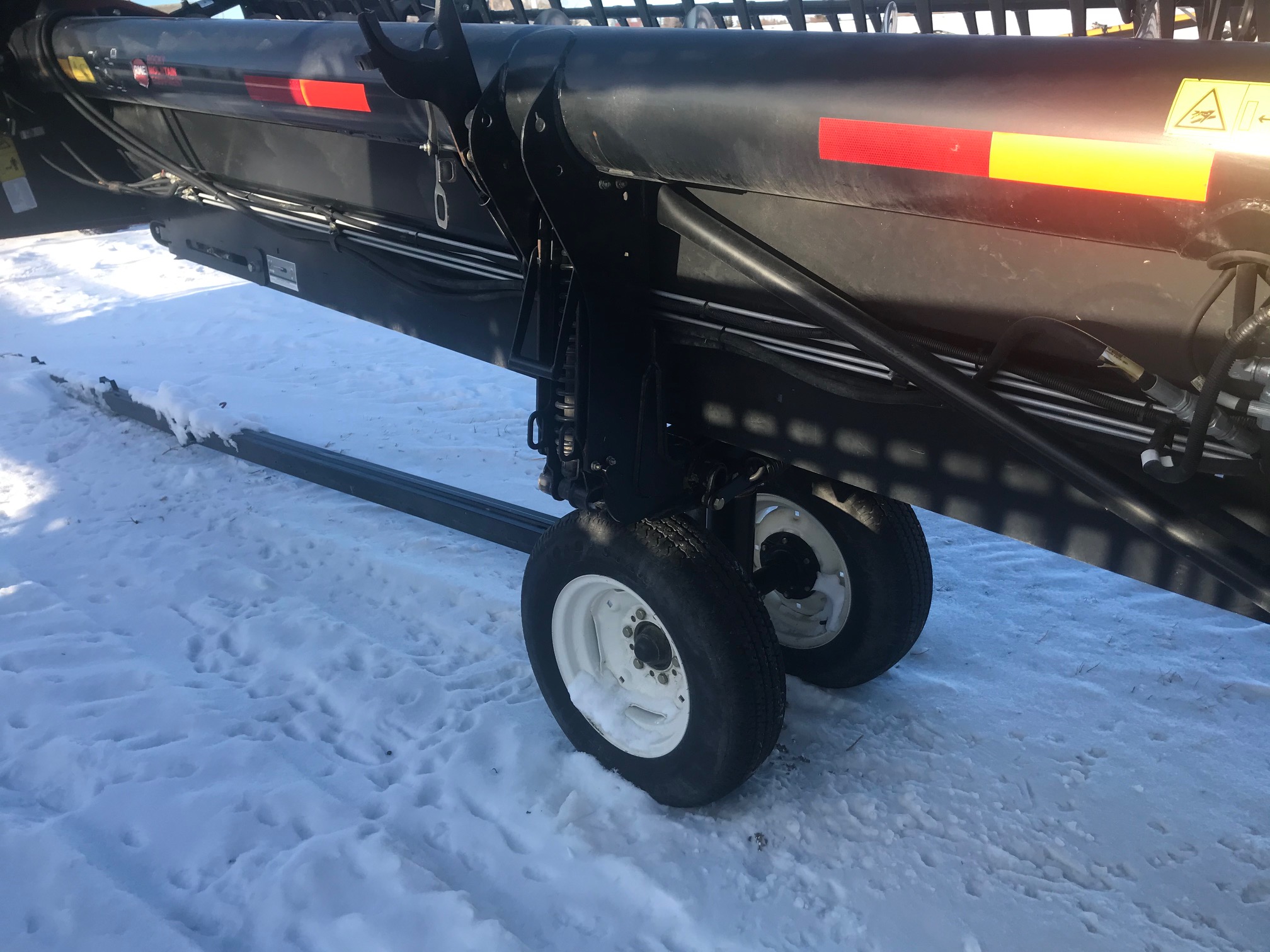 2016 MacDon FD75-40 Header Combine