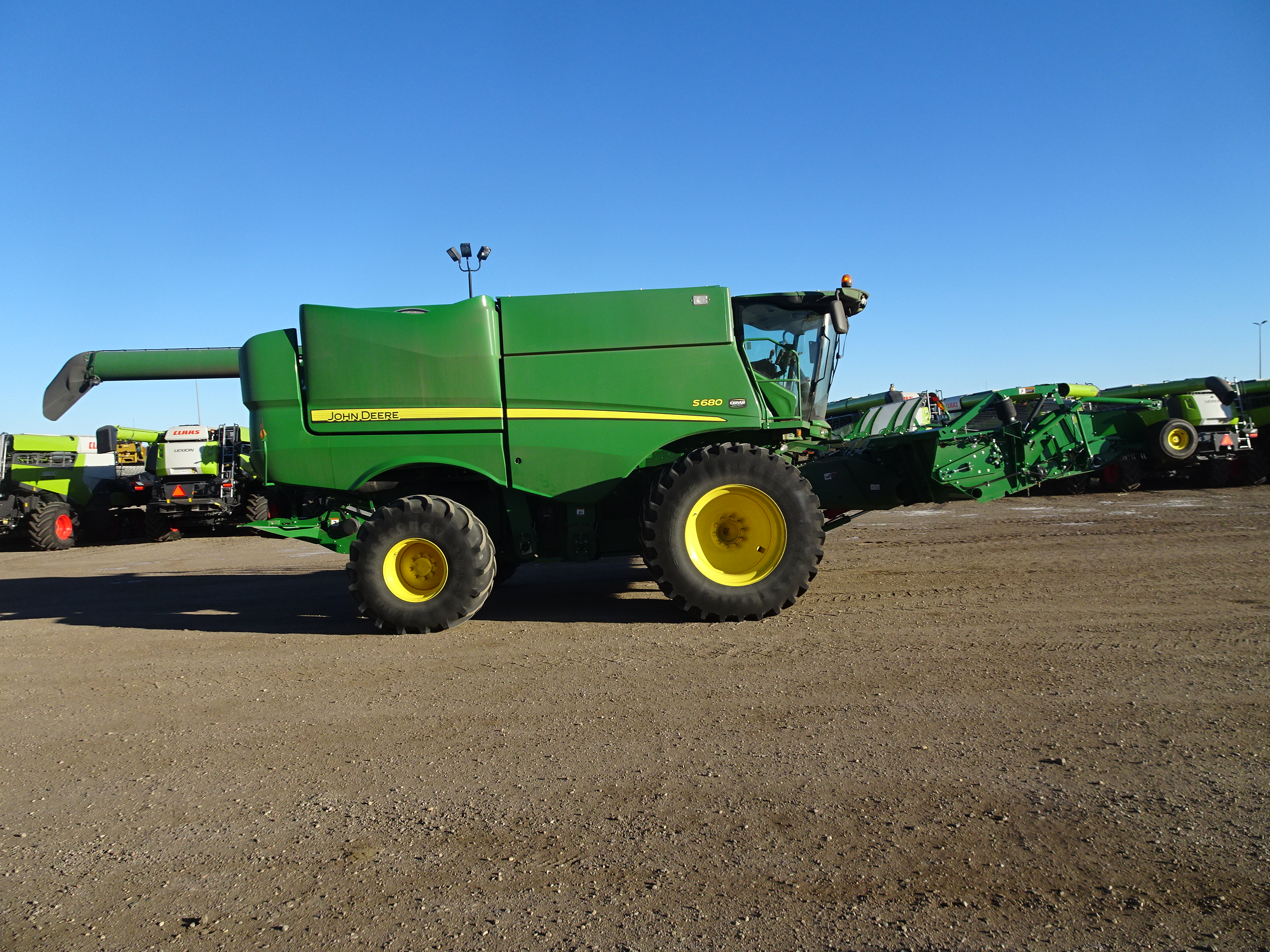 2017 John Deere S680 Combine