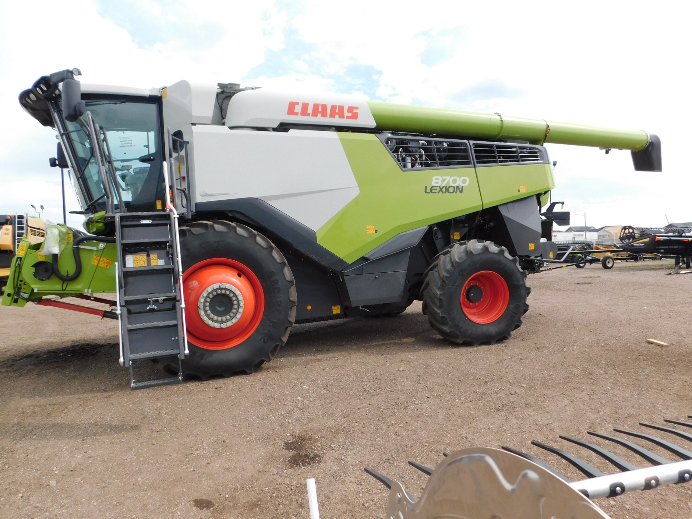 2022 CLAAS 8700 Combine