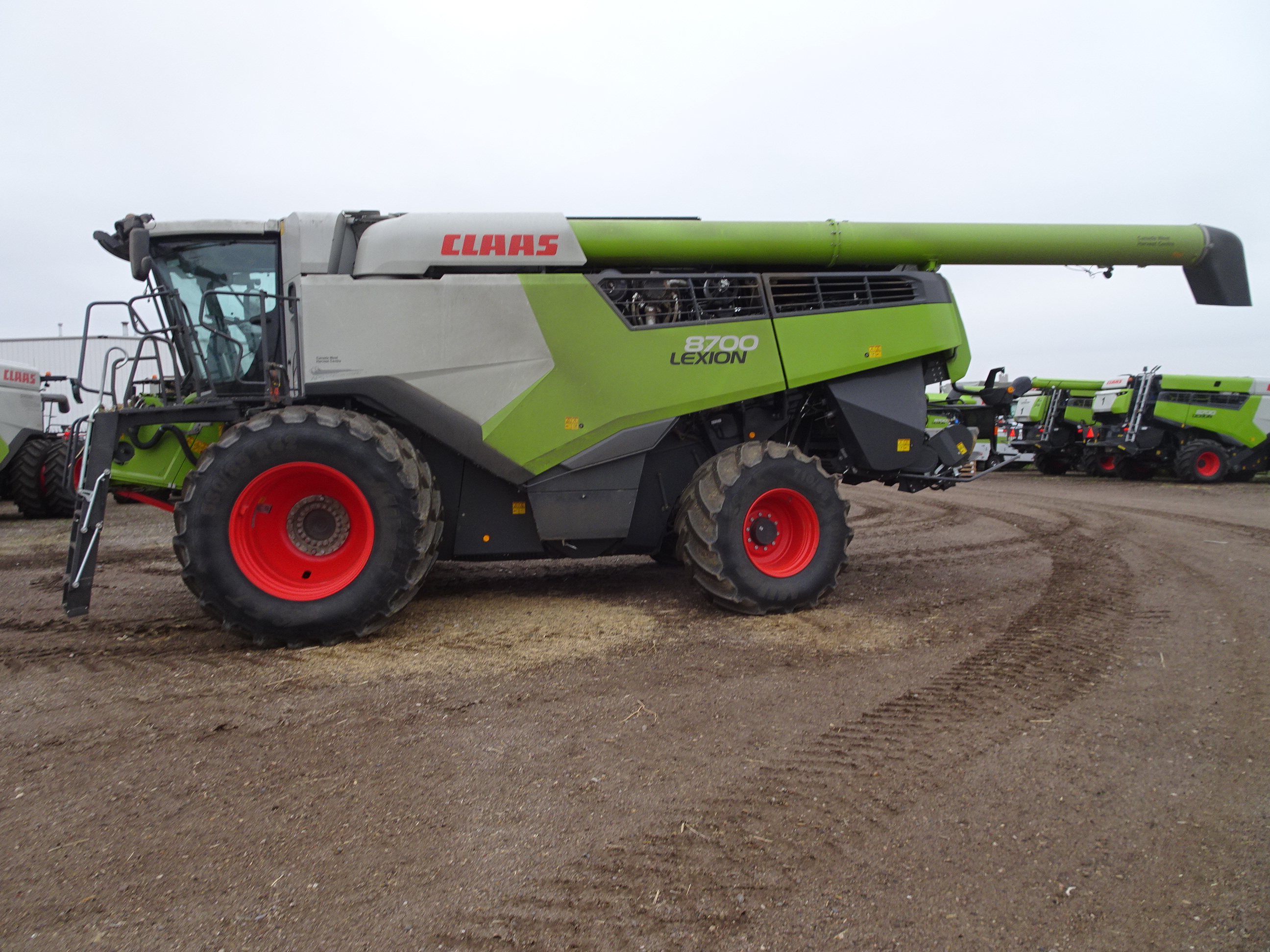 2022 CLAAS 8700 Combine