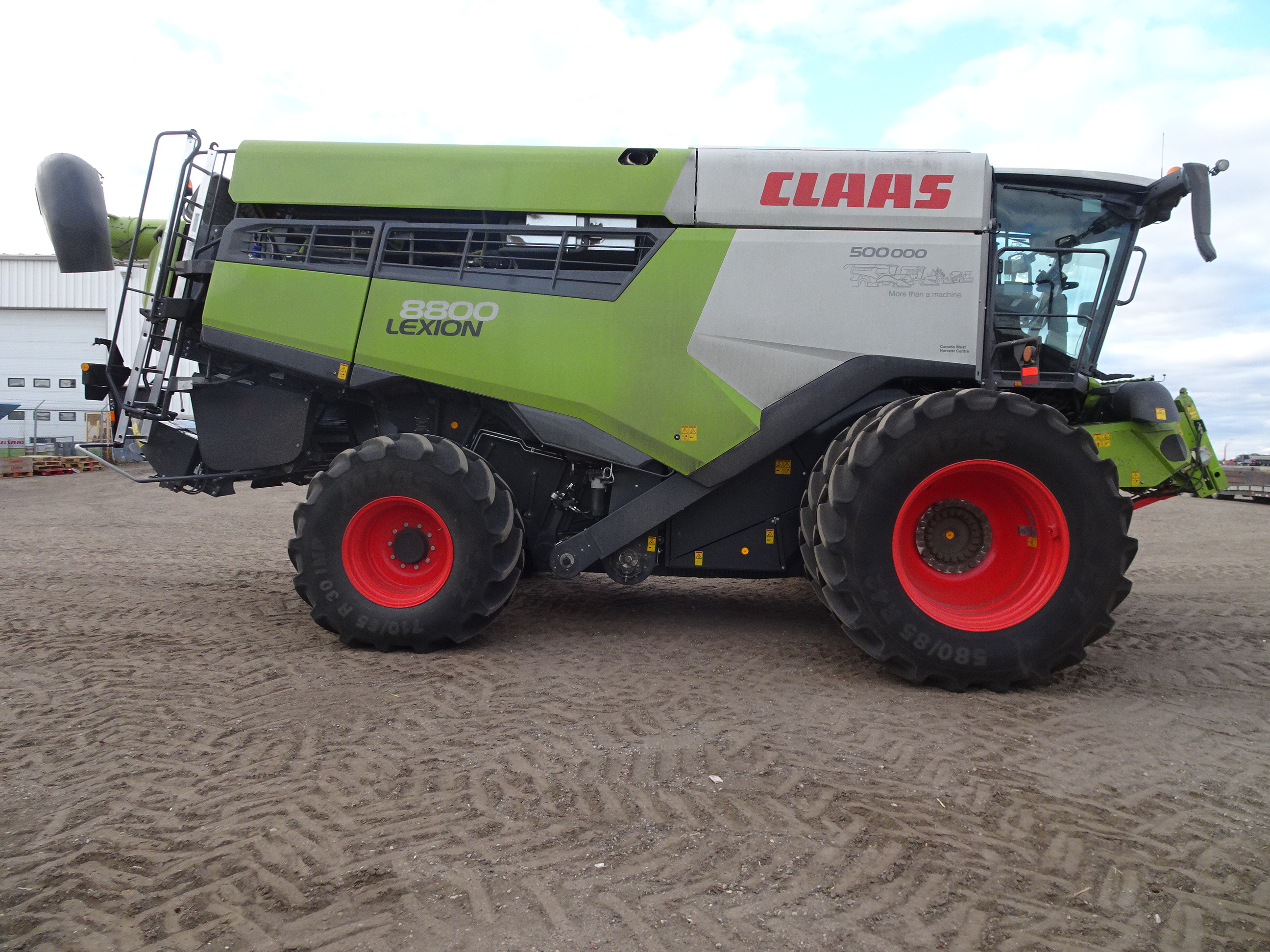 2025 CLAAS 8800 Combine