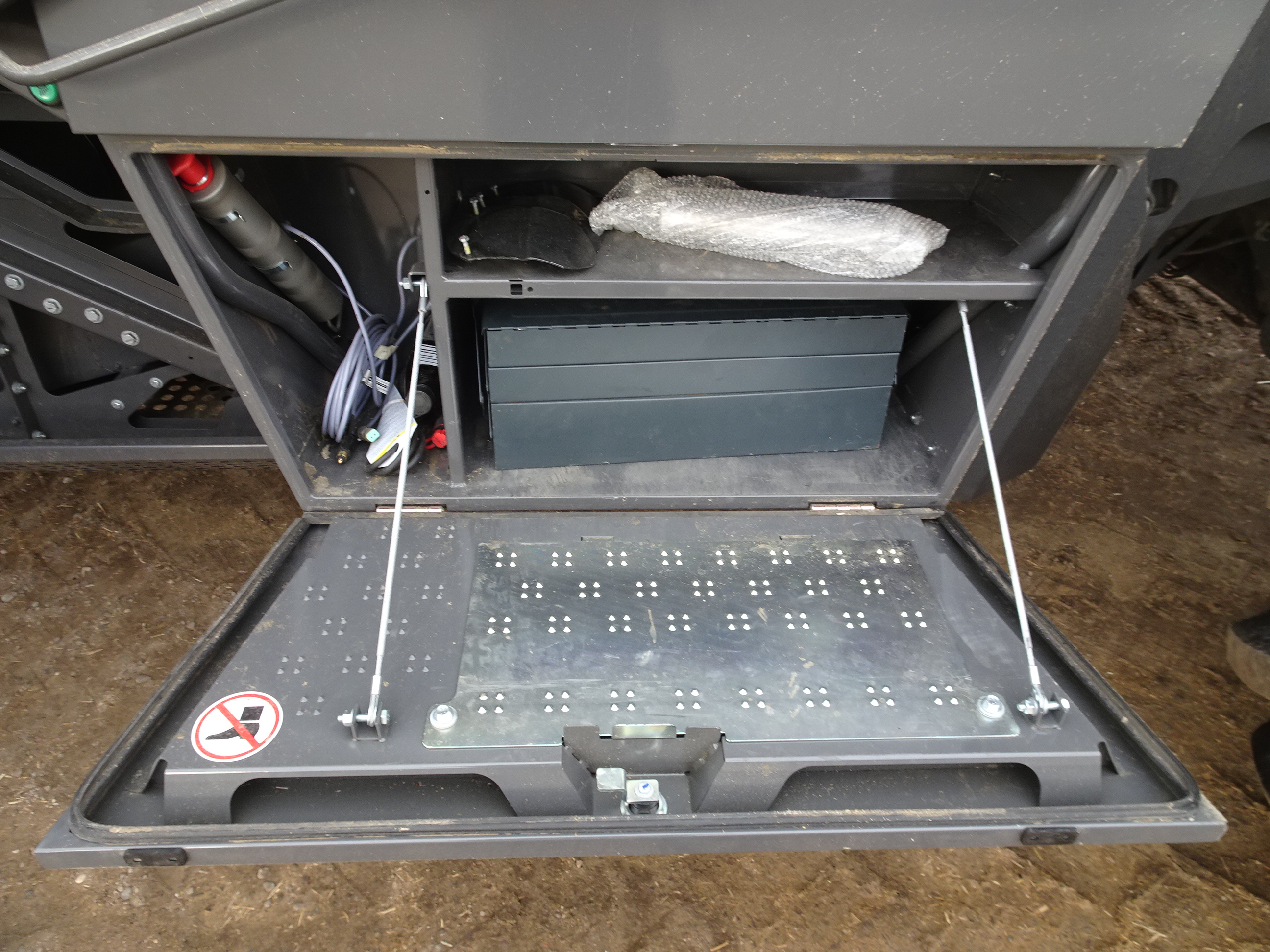 2025 CLAAS 8700 Combine