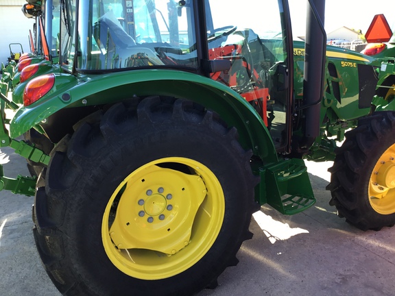 2023 John Deere 5075E Tractor