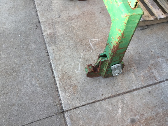 John Deere ty27546 Tractor Attachment