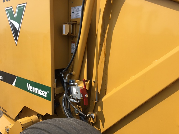 2020 Vermeer 605N Select Baler/Round