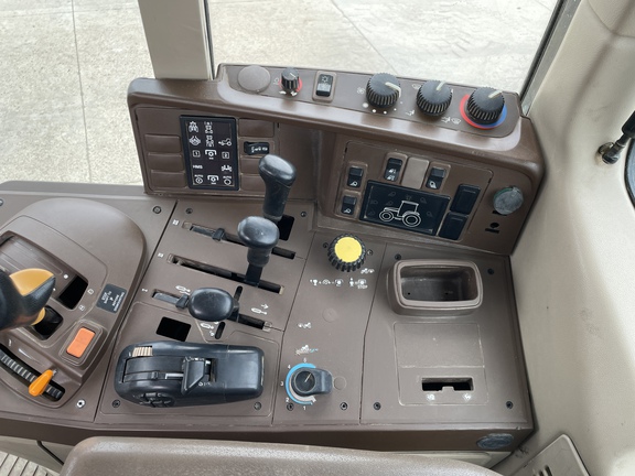 2006 John Deere 7420 Tractor