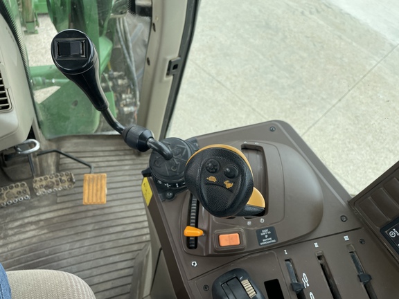 2006 John Deere 7420 Tractor