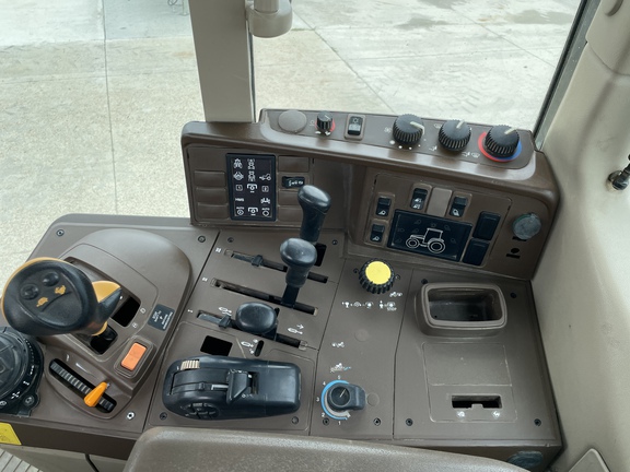 2006 John Deere 7420 Tractor