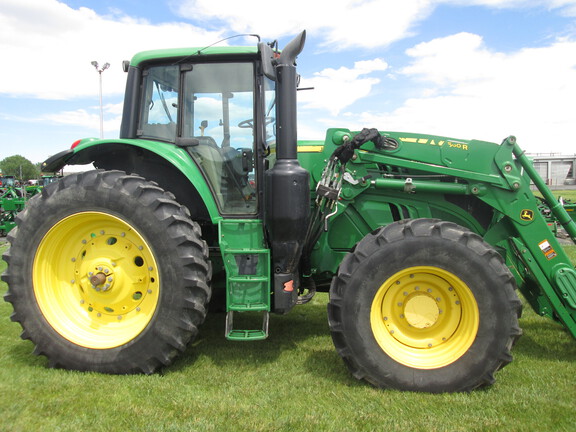 2016 John Deere 6175M Tractor