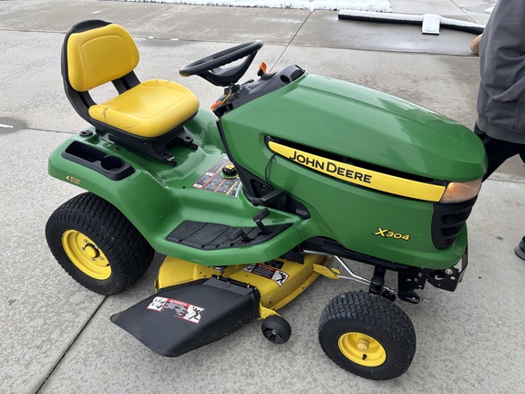 2011 John Deere X304 Garden Tractor