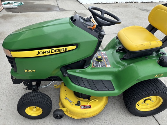 2011 John Deere X304 Garden Tractor