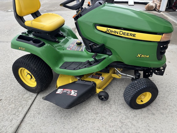 2011 John Deere X304 Garden Tractor